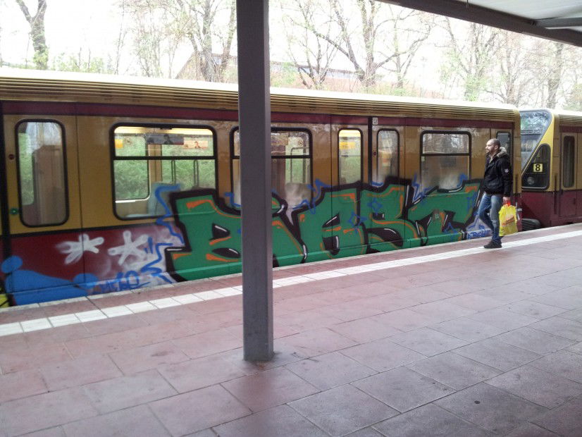 Graffiti Train in Berlin - Photo by Edding - Biest (2011)