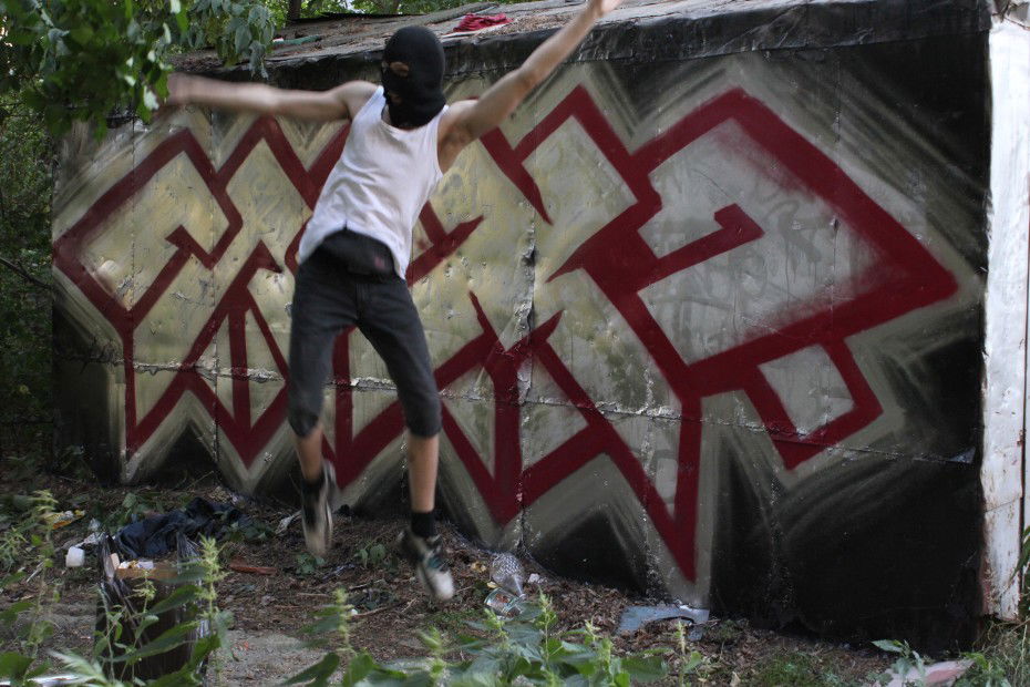 Graffiti Bombing in Yekaterinburg - Photo by EgorCrame - chrome, black, red (2012)