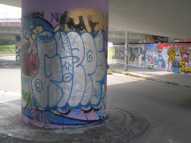 Graffiti Wall in Prague - Photo by EightySeven - Gospe (2012)