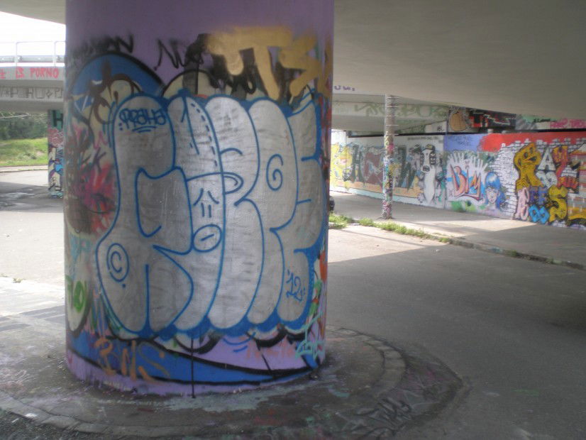 Graffiti Wall in Prague - Photo by EightySeven - Gospe (2012)