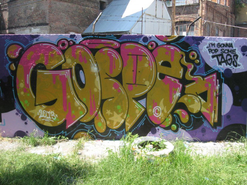 Graffiti Wall in Budapest - Photo by EightySeven - Gospe (2013)