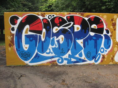 Graffiti Wall in Budapest - Photo by EightySeven - Gospe (2013)