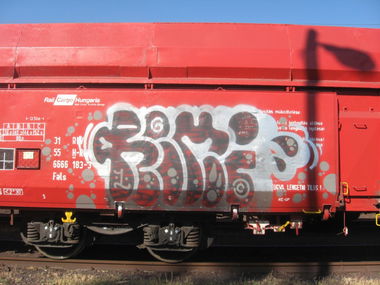 Graffiti Train in Budapest - Photo by EightySeven - Remi (2013)