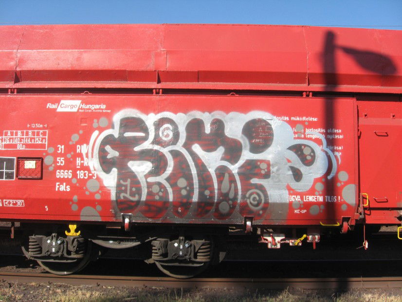 Graffiti Train in Budapest - Photo by EightySeven - Remi (2013)
