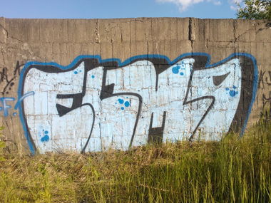 Graffiti Bombing - Photo by Elmoney - ELMO (2013)