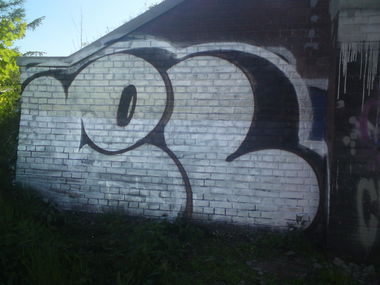Graffiti Bombing - Photo by Elmoney - Elmoney (2013)
