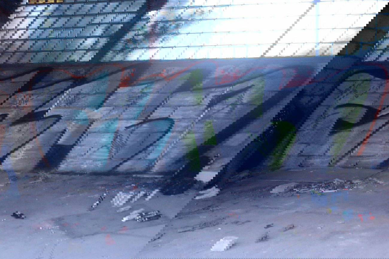 Graffiti Bombing - Photo by Elmoney - elmoney (2013)