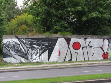 Graffiti Wall - Photo by Elmooner