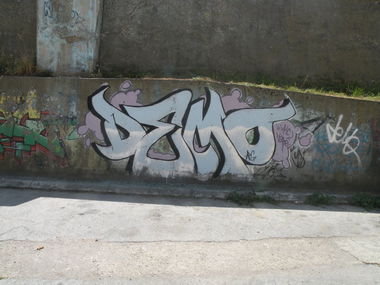 Graffiti Bombing - Photo by EmiTwo (2013)