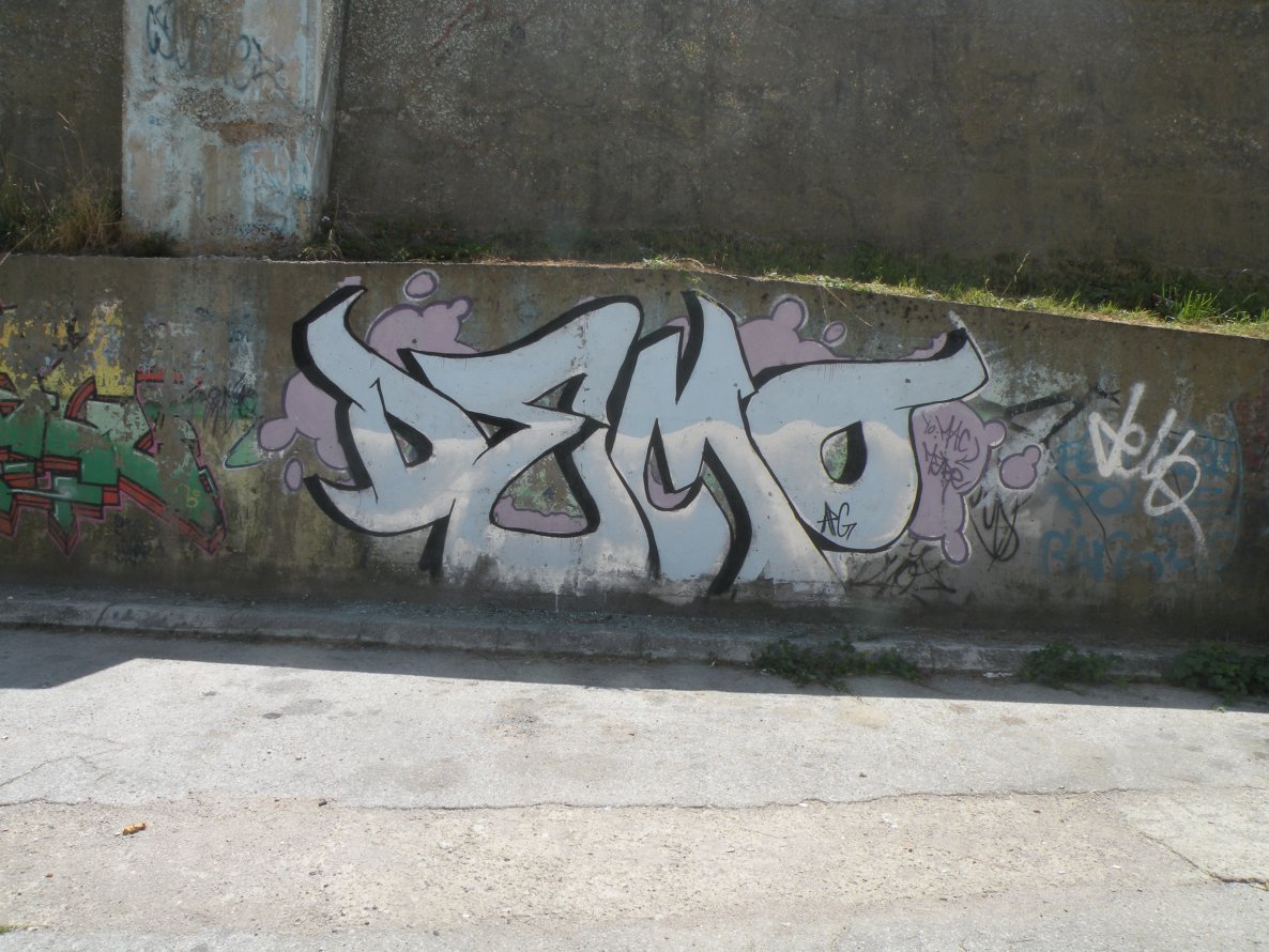 Graffiti Bombing - Photo by EmiTwo (2013)