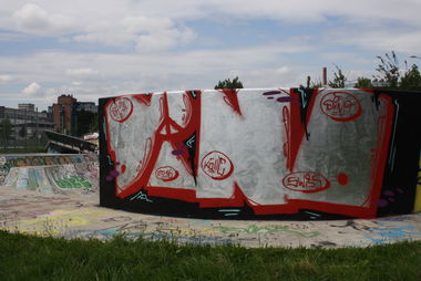 Graffiti Wall - Photo by Endgleist - DINO, BÄ!CREW