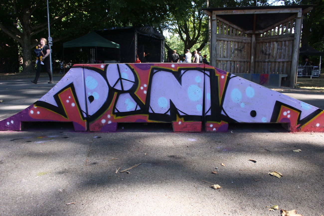 Graffiti Wall - Photo by Endgleist - Dino, Bä!