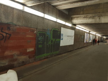 Graffiti Wall - Photo by Endtooend - 8bit