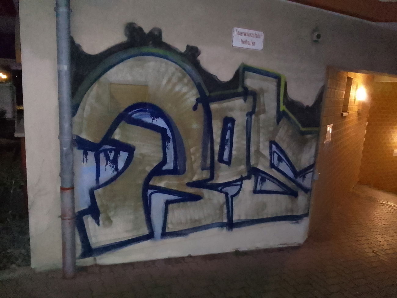 Graffiti Wall - Photo by Endtooend - Ros