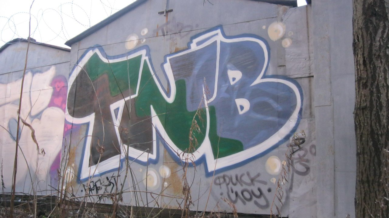 Graffiti Wall - Photo by EnerGyo1 - tnb, grey1 (2012)