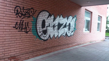 Graffiti Bombing - Photo by Enzor - mis, crew