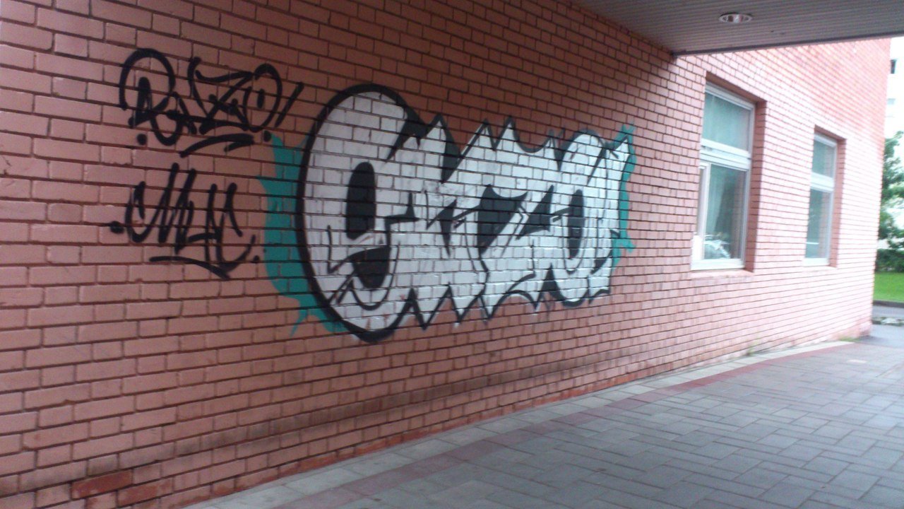 Graffiti Bombing - Photo by Enzor - mis, crew