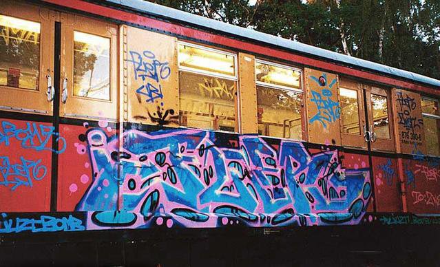 Graffiti Train in Berlin - Photo by Erni - Fler, Cask