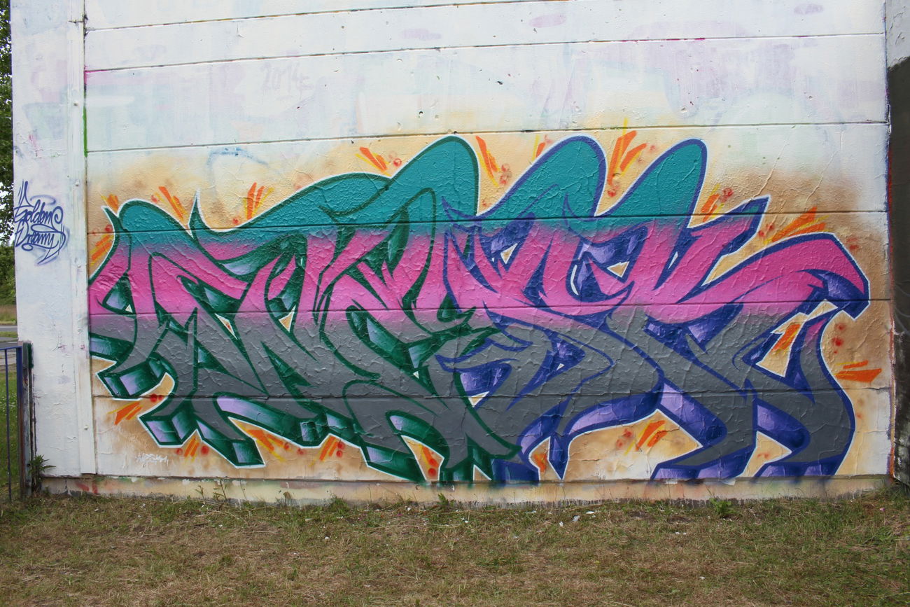 Graffiti Wall - Photo by Escape - wesk (2015)