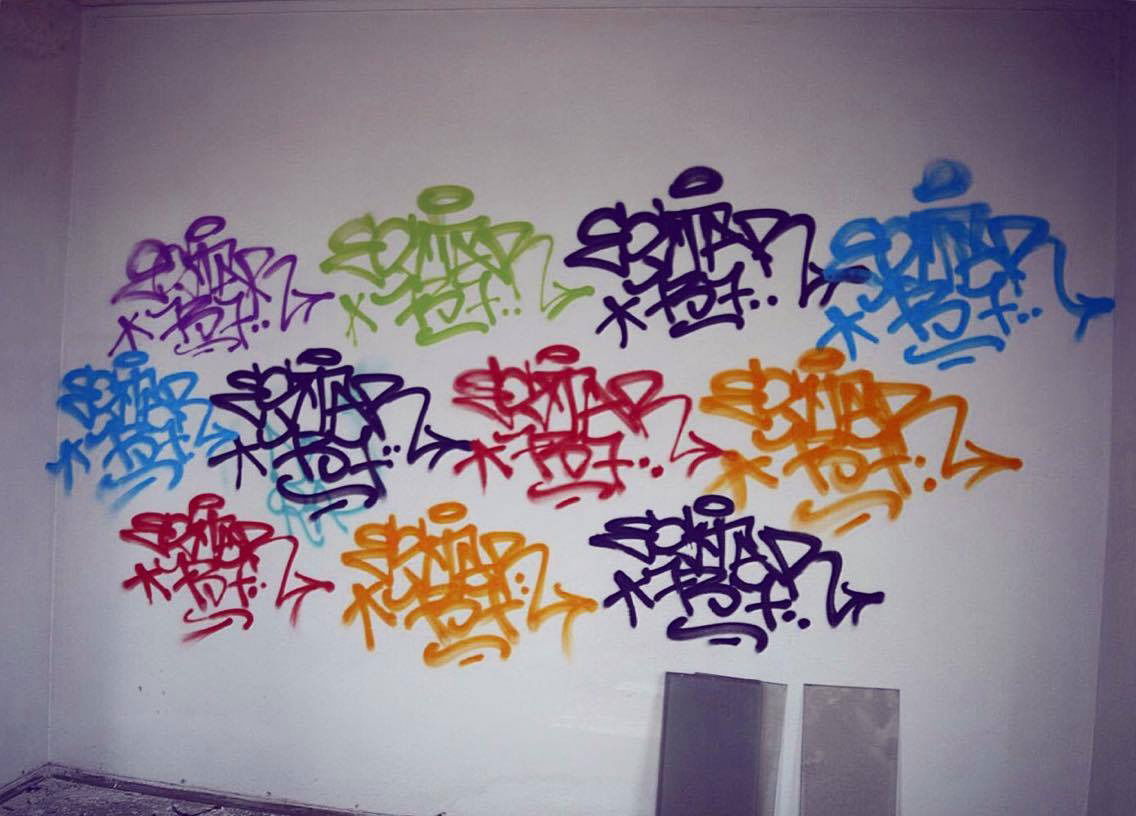 Graffiti Bombing in Bucharest - Photo by Estar737 - taggs, bucharest, handstyle (2016)