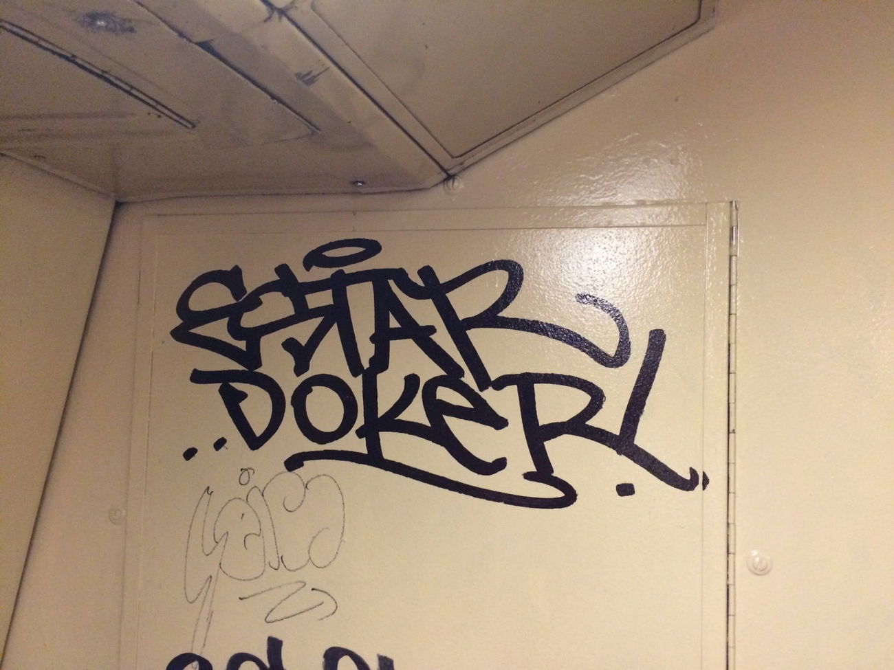 Graffiti Artwork in Bucharest - Photo by Estar737 - bucharest, taggs, underground (2015)