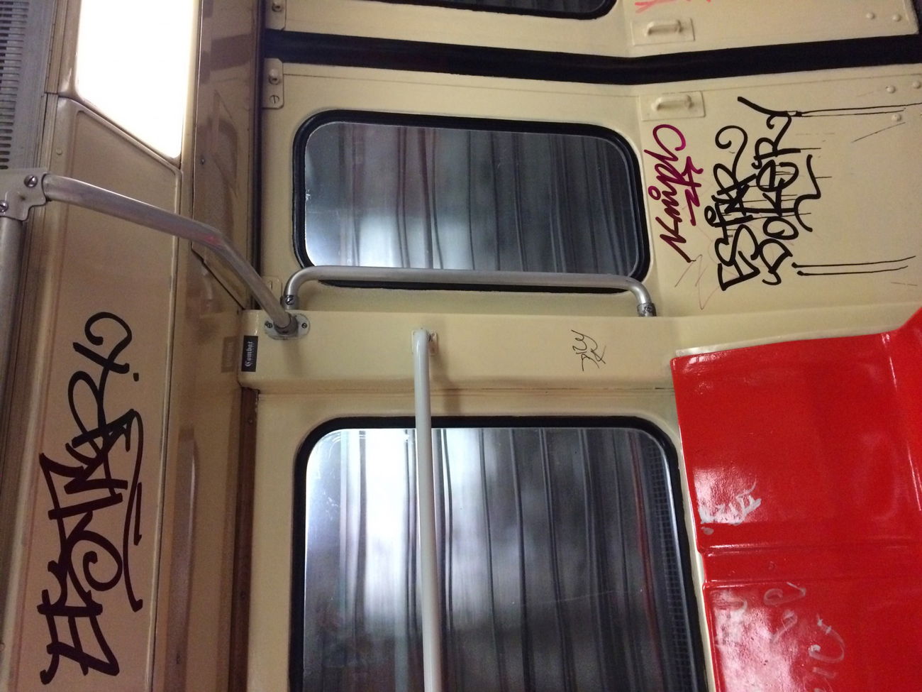 Graffiti Bombing in Bucharest - Photo by Estar737 - Taggs, bucharest, metro (2015)