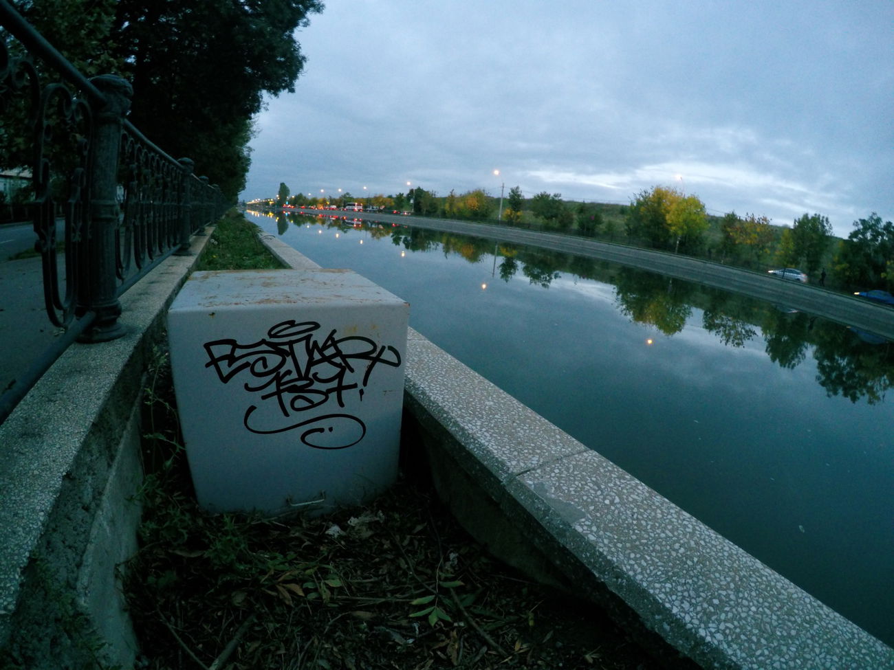 Graffiti Bombing in Bucharest - Photo by Estar737 - bucharest, taggs, estar (2015)
