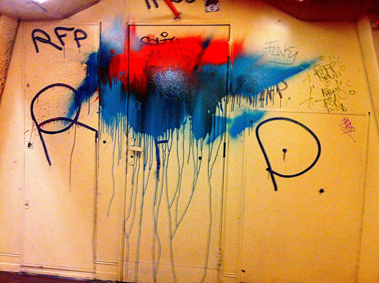 Graffiti Artwork in Bucharest - Photo by Estar737 - metrobucharest (2014)