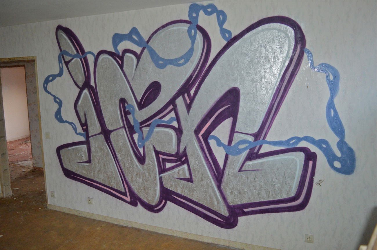 Graffiti Wall - Photo by Evian - Abonded