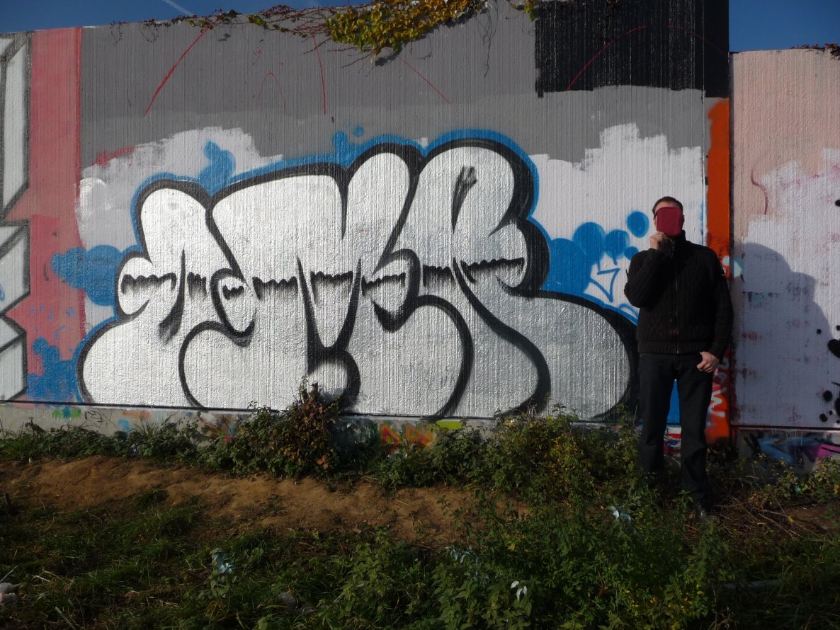 Graffiti Bombing - Photo by Evian