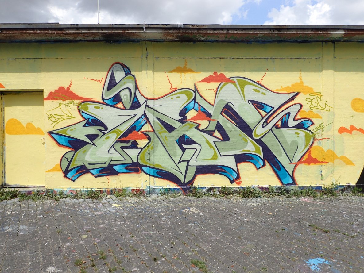 Graffiti Wall - Photo by Evian - Ian, Super, Crew (2014)