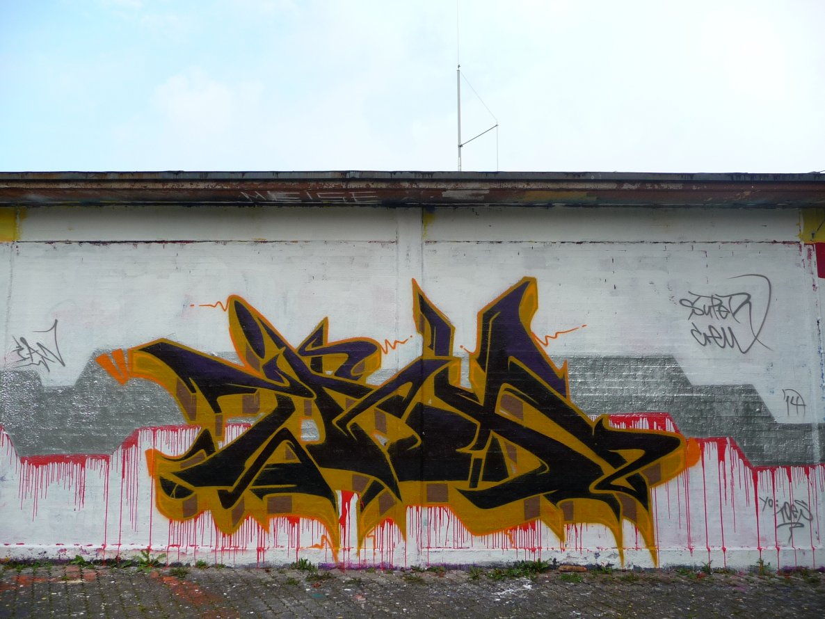 Graffiti Wall - Photo by Evian - Ian, Super, Crew (2014)