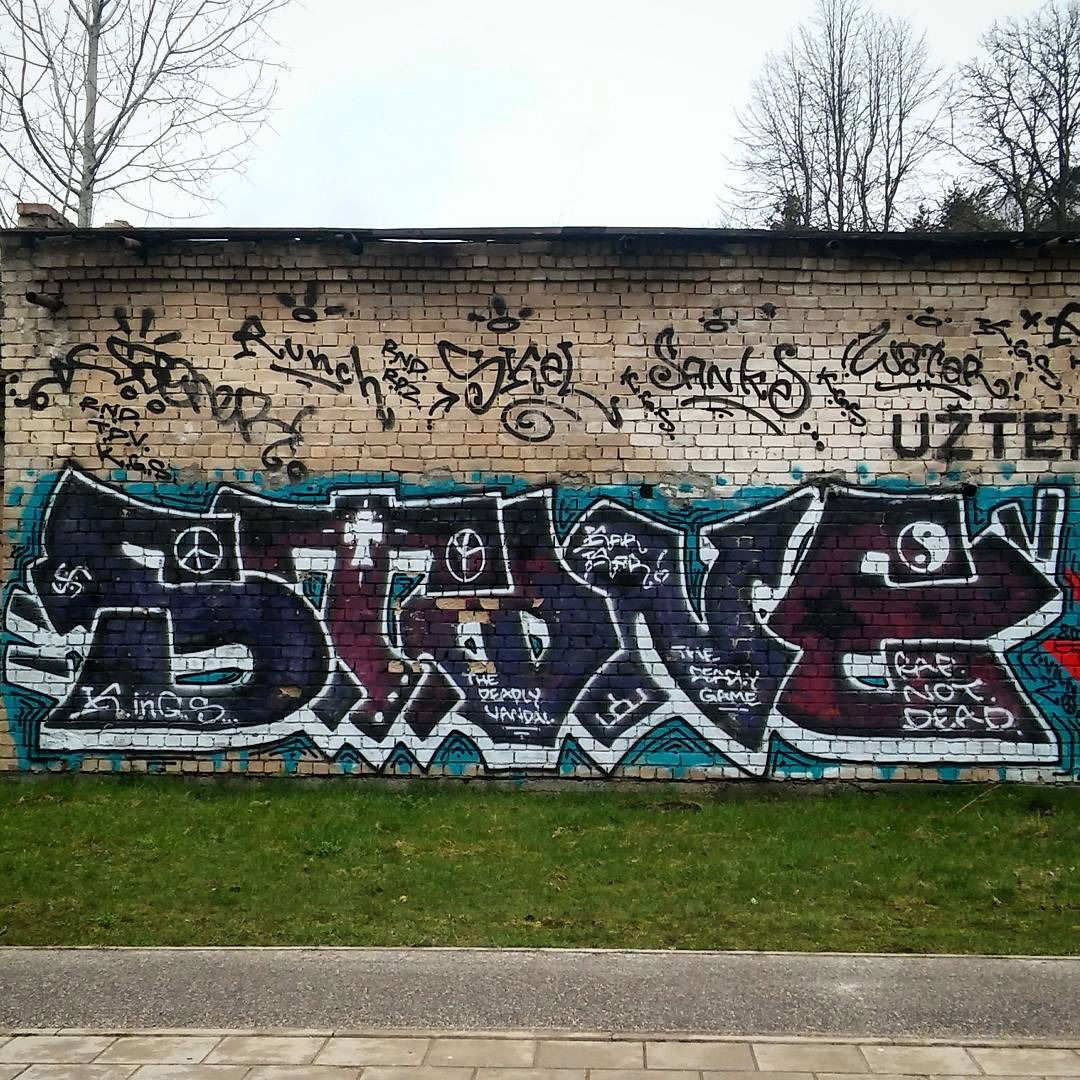 Graffiti Wall in Santariškės - Photo by EvlRabid - vilnius, santariskes, stone