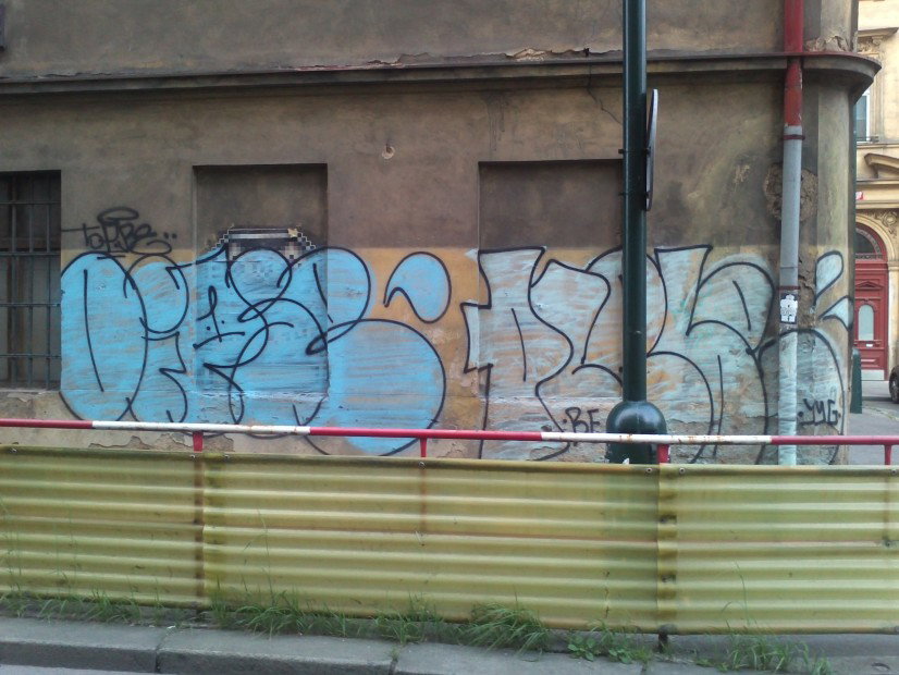 Graffiti Bombing in Prague - Photo by Exist333 - Oipse, Plebe, BE