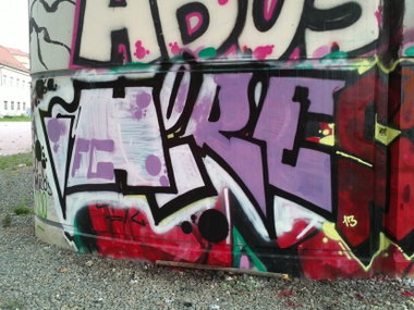 Graffiti Bombing in Prague - Photo by Exist333 - Hire, Praha