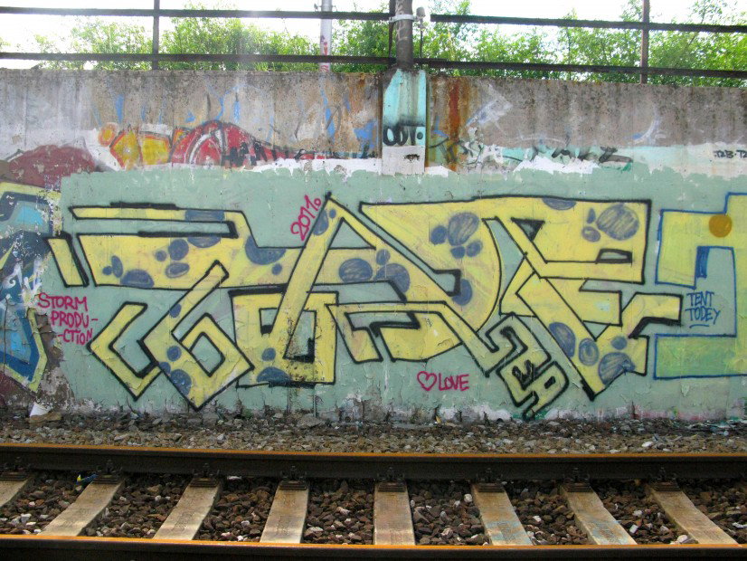 Graffiti Bombing in Prague - Photo by Exist333 - Tode, SEA