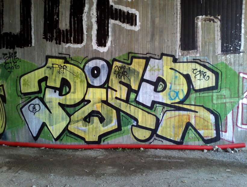 Graffiti Bombing in Prague - Photo by Exist333 - Pier, SKE
