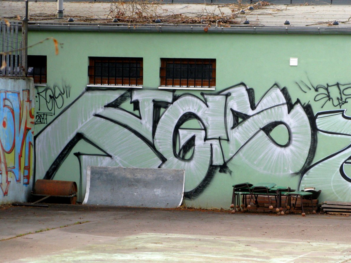 Graffiti Bombing in Prague - Photo by Exist333 - KGS