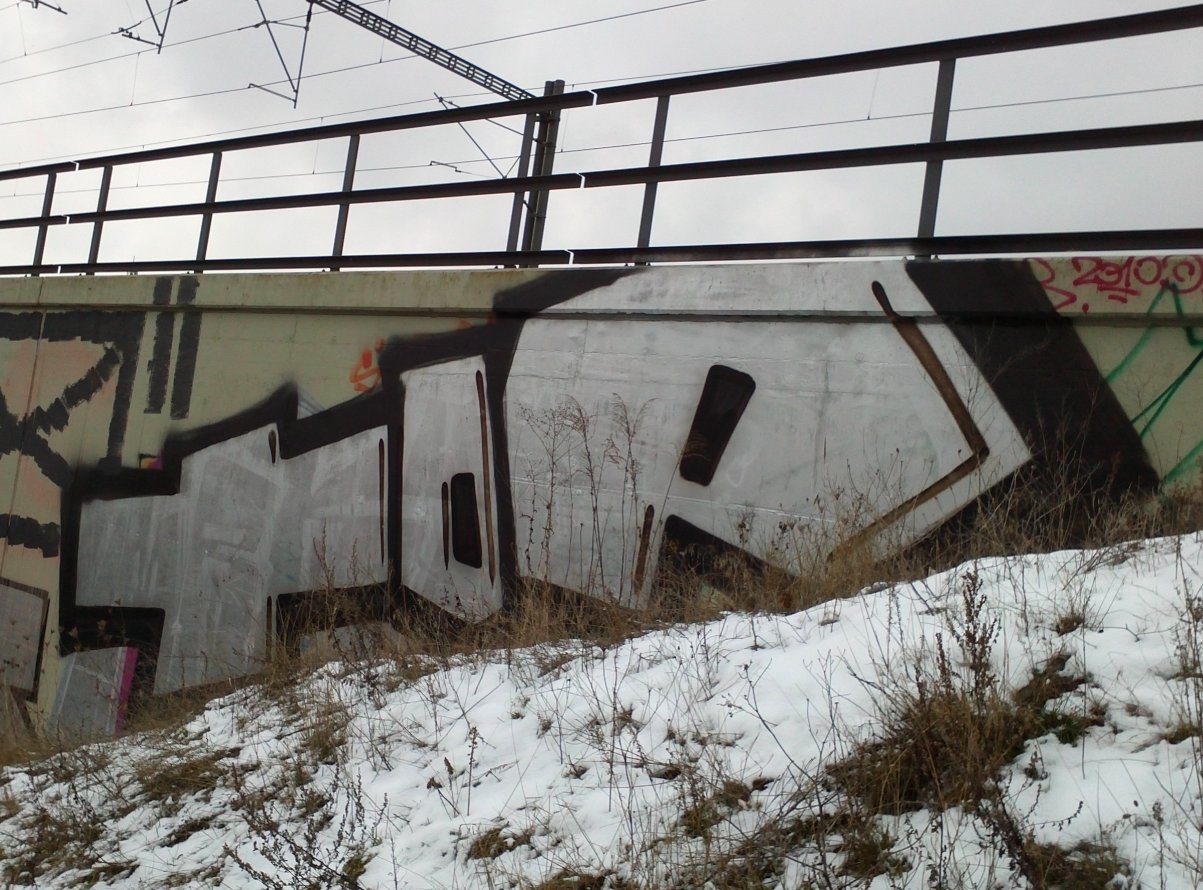 Graffiti Bombing in Prague - Photo by Exist333 - TOP, crew