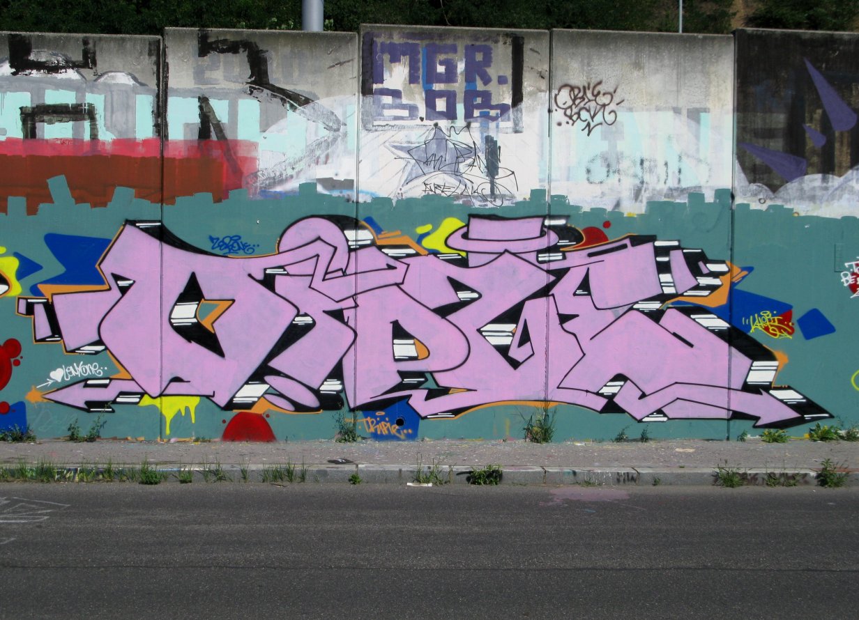 Graffiti Wall in Prague - Photo by Exist333 - Oipze