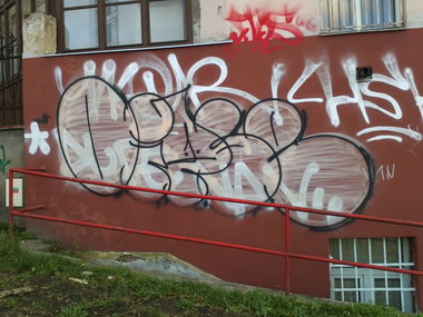 Graffiti Bombing in Prague - Photo by Exist333 - Throw-up
