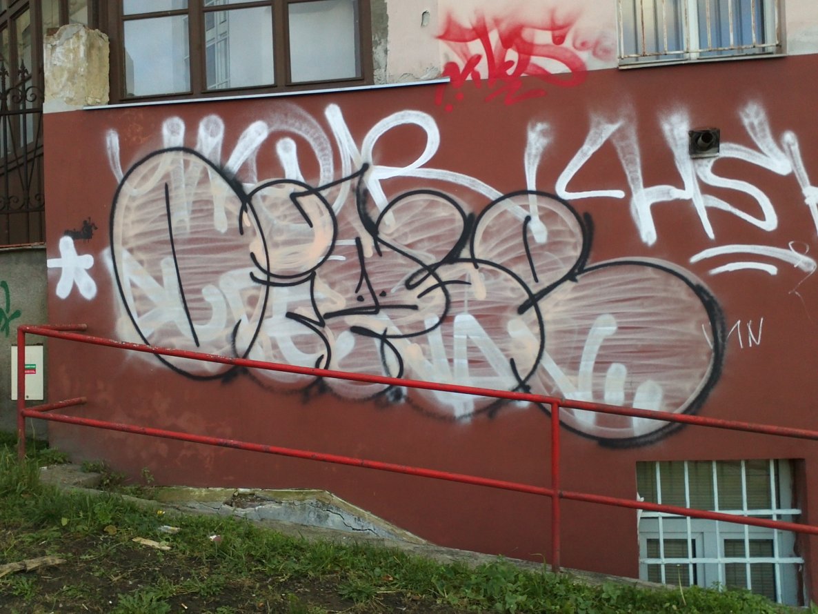 Graffiti Bombing in Prague - Photo by Exist333 - Throw-up