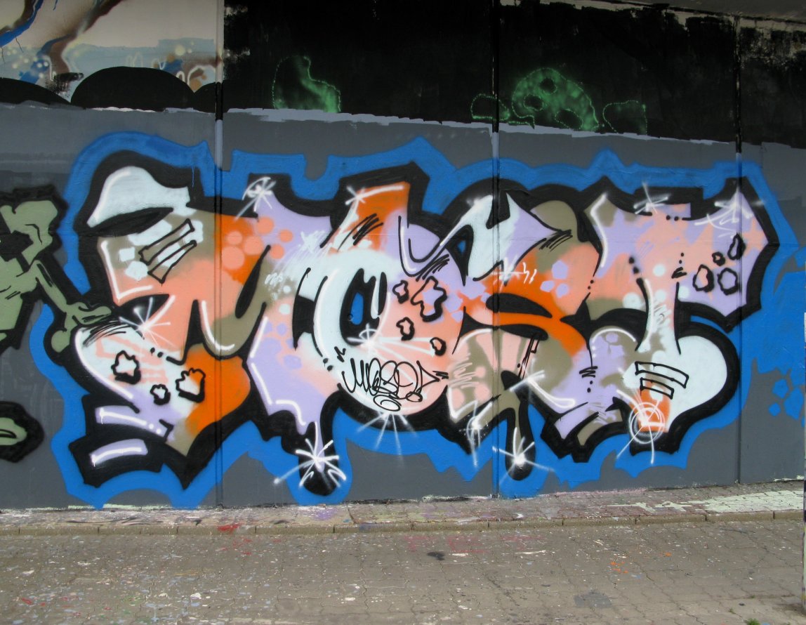 Graffiti Wall in Prague - Photo by Exist333 - Mosd, CAP