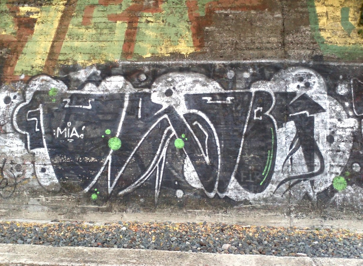 Graffiti Bombing in Prague - Photo by Exist333 - Uruck