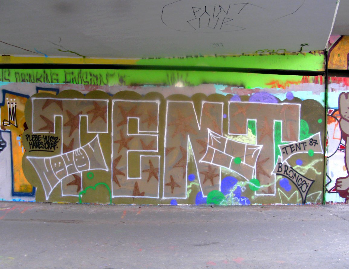 Graffiti Wall in Prague - Photo by Exist333 - Tent