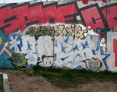 Graffiti Wall in Prague - Photo by Exist333 - Zort