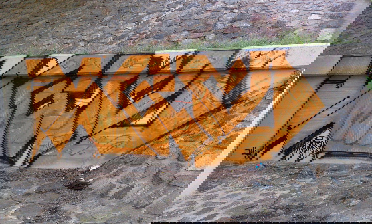 Graffiti Bombing in Prague - Photo by Exist333 - KGS, Praha