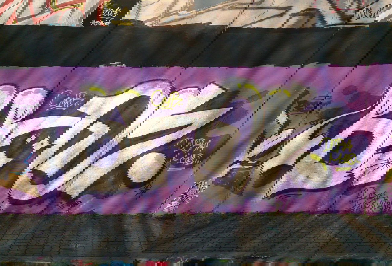 Graffiti Wall in Praha - Photo by Exist333