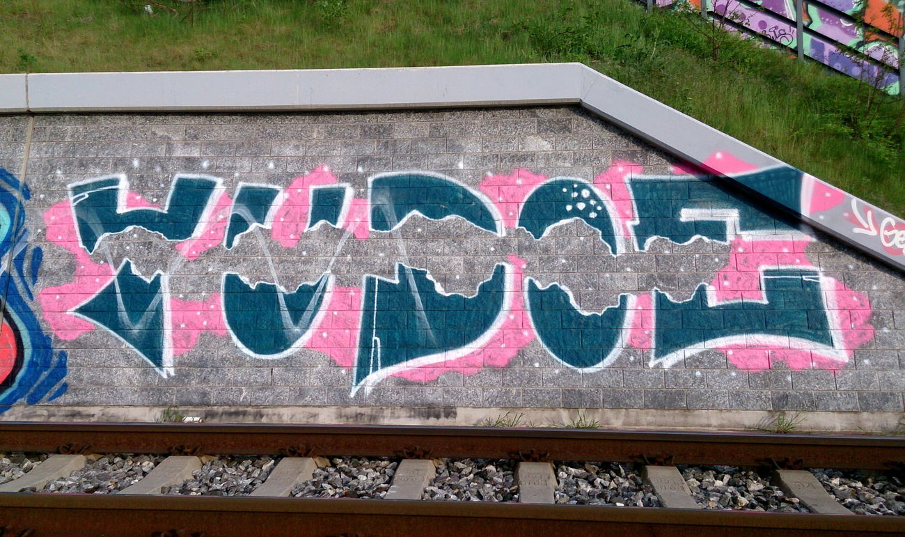 Graffiti in PRAGUE - Photo by Exist333