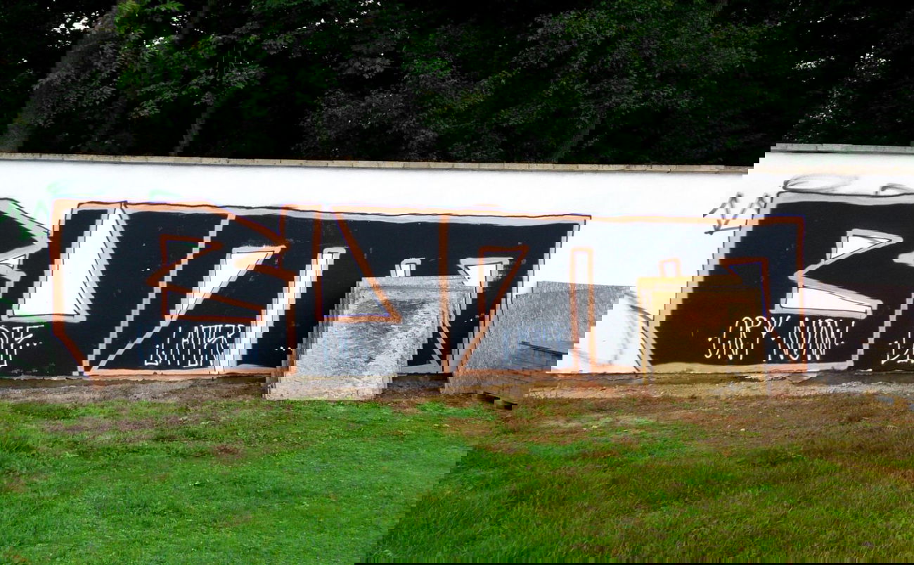 Graffiti Bombing in Prague - Photo by Exist333